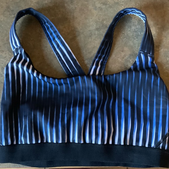 NEW ~ IVY PARK Beyoncé Active Wear  Black & Blue Striped Sports Bra size Medium - Picture 8 of 11